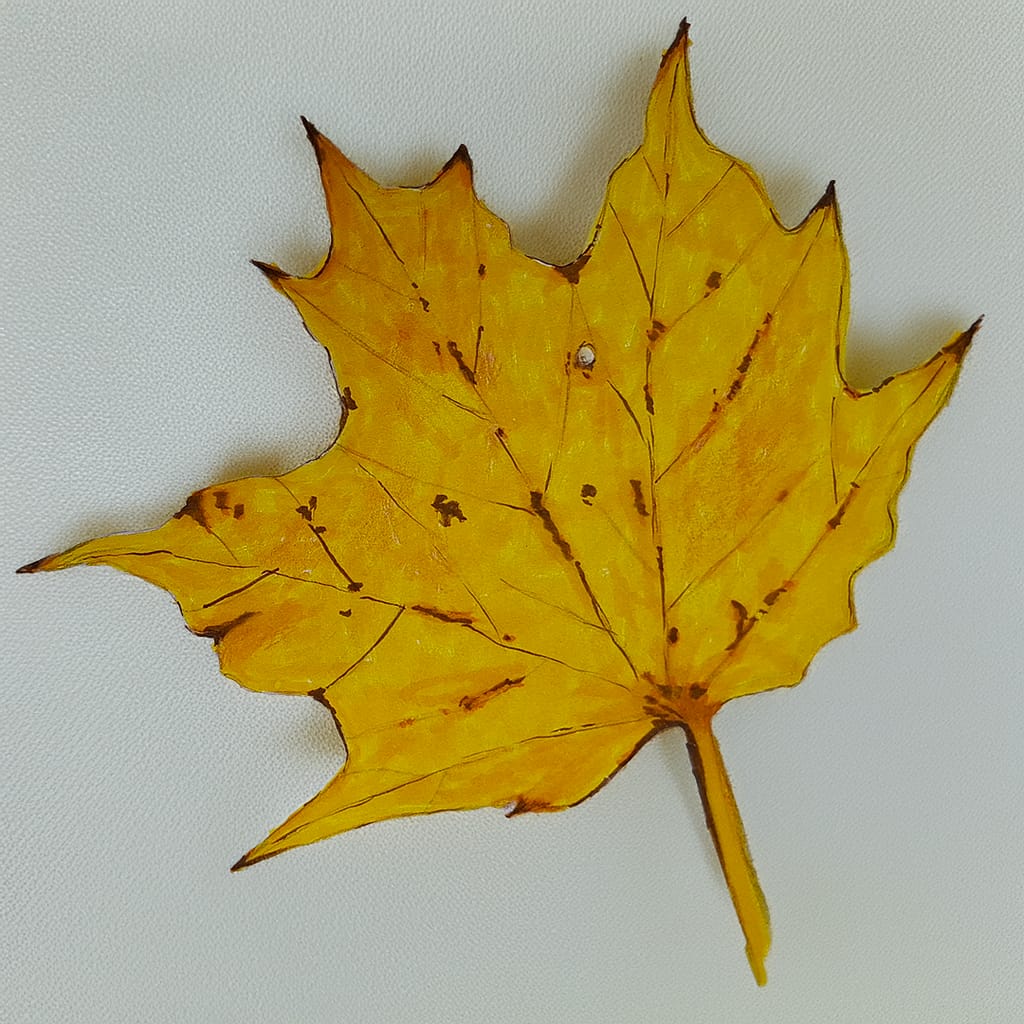 Mixed-Media Ahornblatt (Filzstift, Buntstift, Fineliner)