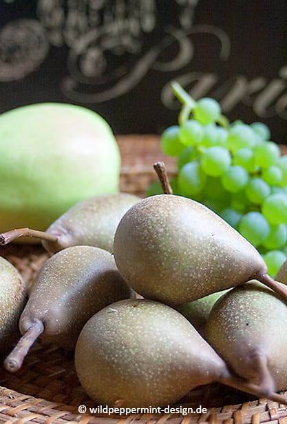 Obst aus der Region, Birnen, Äpfel, eigene Weintrauben