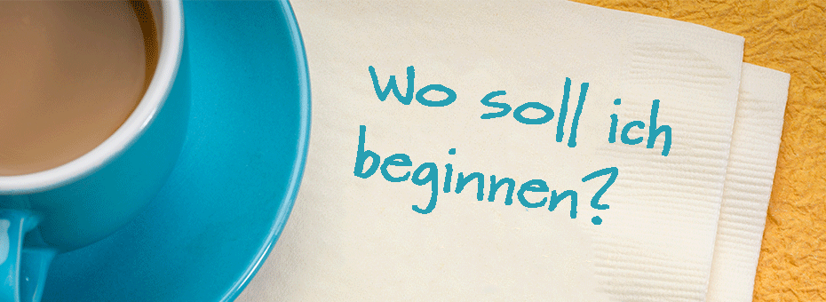 Eine türkise Tasse, weiße Servietten mit dem Text: Wo soll ich beginnen?